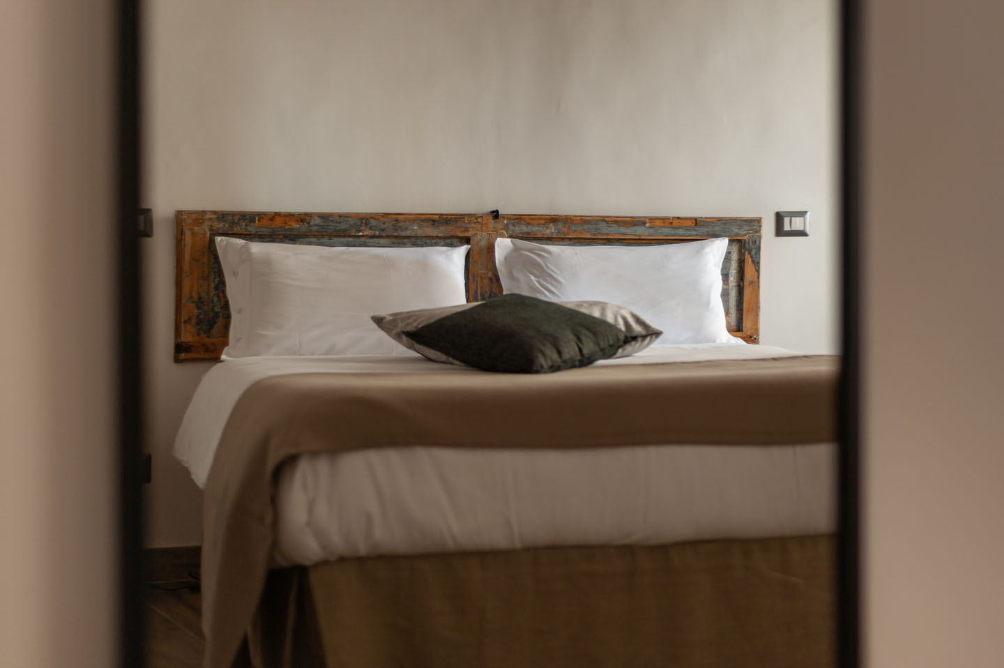 Bed & box gallery image